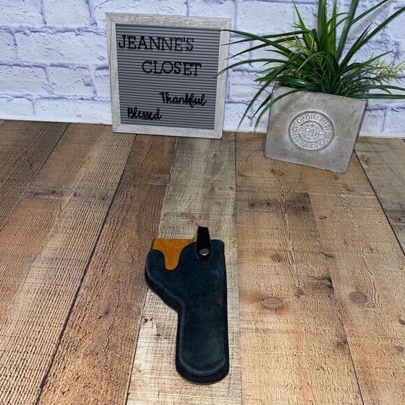 Leather Holster Medium Frame Revolver Holster Black - Picture 4 of 8